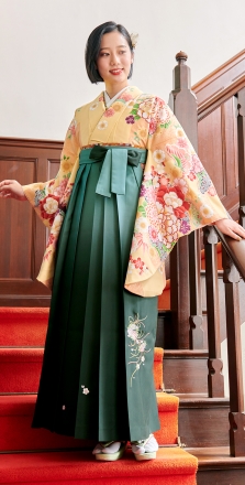 [大特価！！！] 袴 小振袖 着物 深緑 刺繍 桜柄刺繍 ㉜